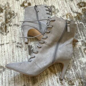 Leith lace up boots in a grey color
